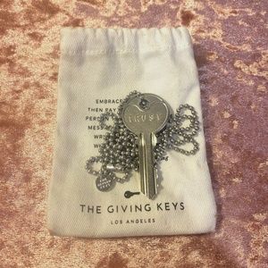 GIVING KEY TRUST NECKLACE